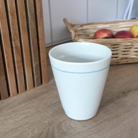 großer Porzellan Becher mit grüner Linie 12 großer Porzellan Becher mit grüner Linie – Bild 5