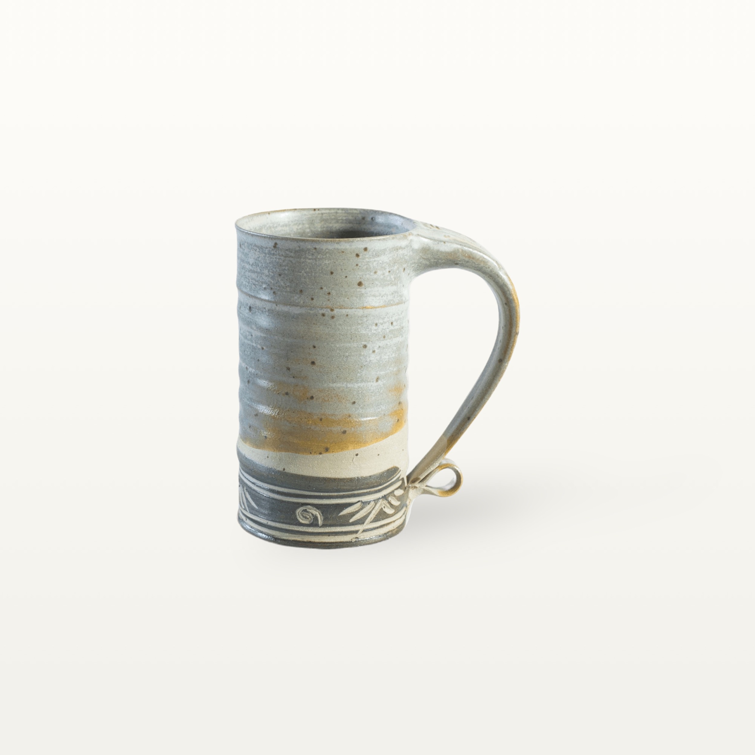 Gerade, hohe Keramiktasse - weiß und beritzt 1 Gerade, hohe Keramiktasse - weiß und beritzt