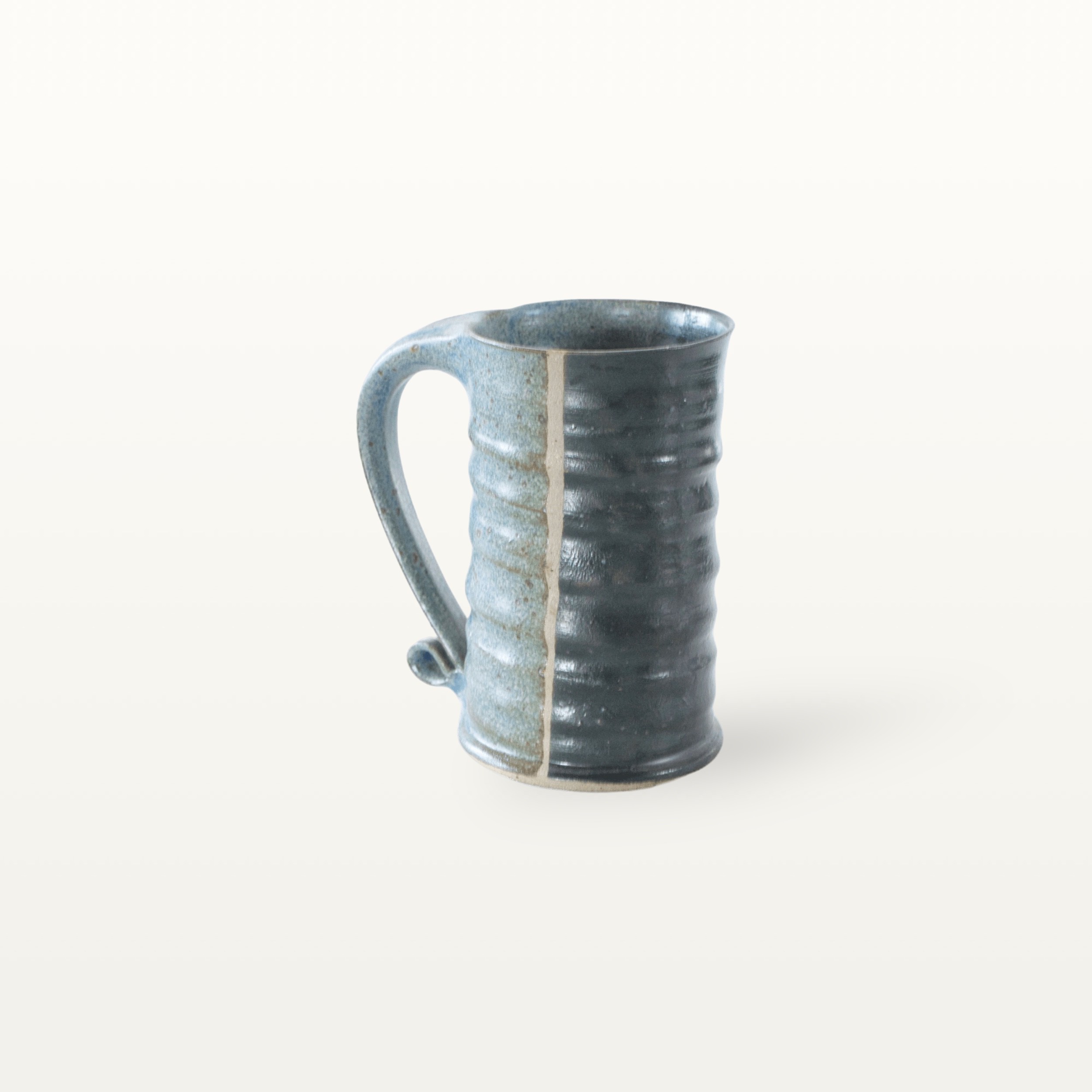 Gerade, hohe Keramiktasse - blau und schwarz 2 Gerade, hohe Keramiktasse - blau und schwarz – Bild 2