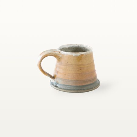 Wohntrends 2022: Handgemachte Keramik Deko für dein Zuhause 12 Alternative view of Erdige Keramiktasse mit breitem Fuß - bunt