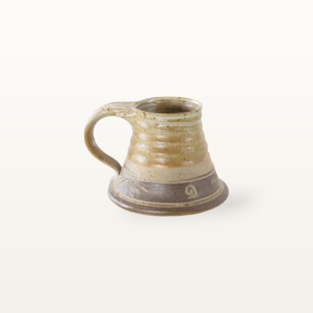 Alternative view of Erdige Keramiktasse mit breitem Fuß - weiß und beritzt