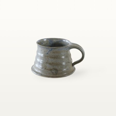 Erdige Keramiktasse mit breitem Fuß - blau