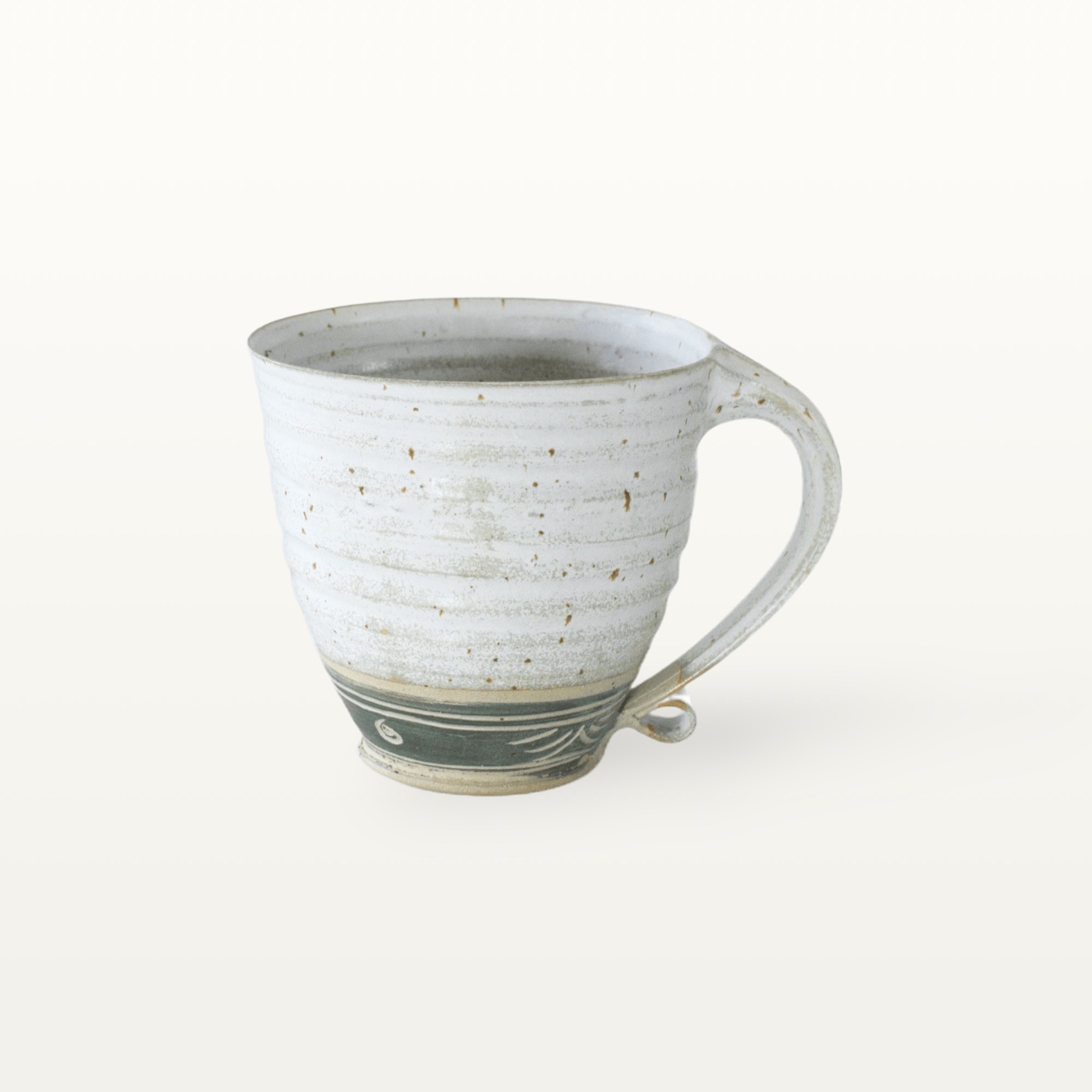 Große bauchige Tasse mit schmalem Fuß - weiß und beritzt 1 Große bauchige Tasse mit schmalem Fuß - weiß und beritzt
