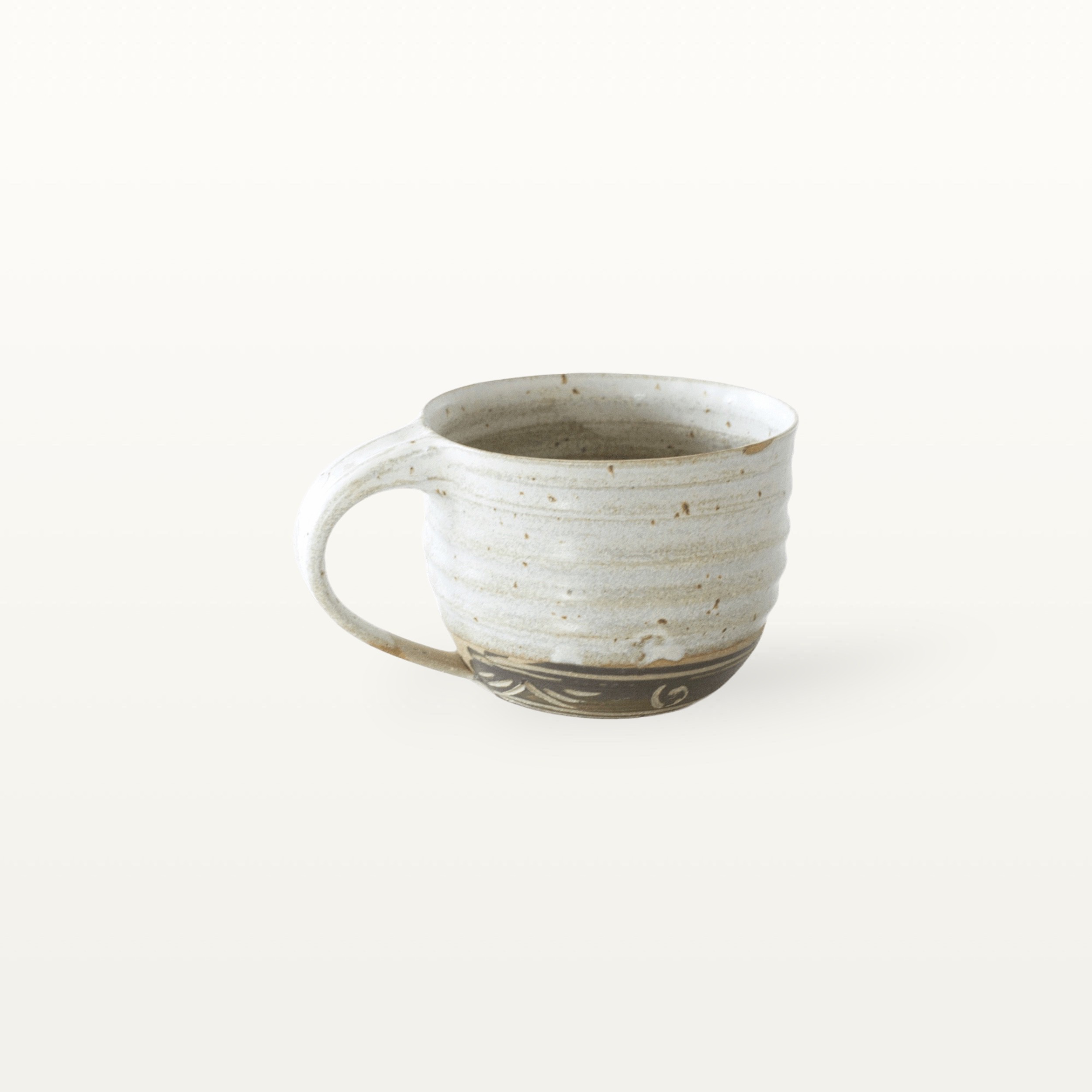 Flache, bauchige Tasse in rustikaler Optik - weiß und beritzt 2 Flache, bauchige Tasse in rustikaler Optik - weiß und beritzt – Bild 2