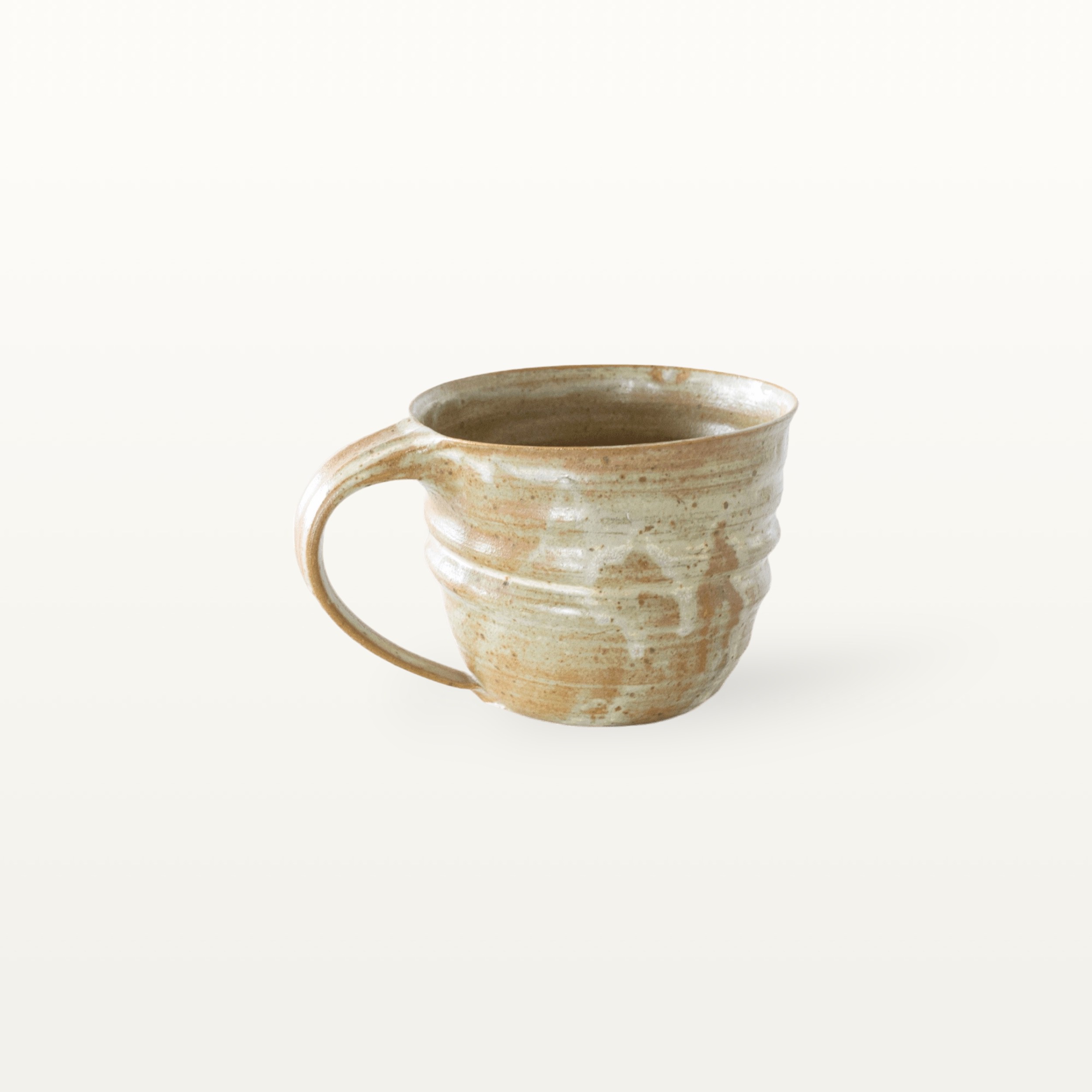 Alternative view of Flache, bauchige Tasse in rustikaler Optik - weiß