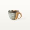 Flache, bauchige Tasse in rustikaler Optik - blau und braun 11