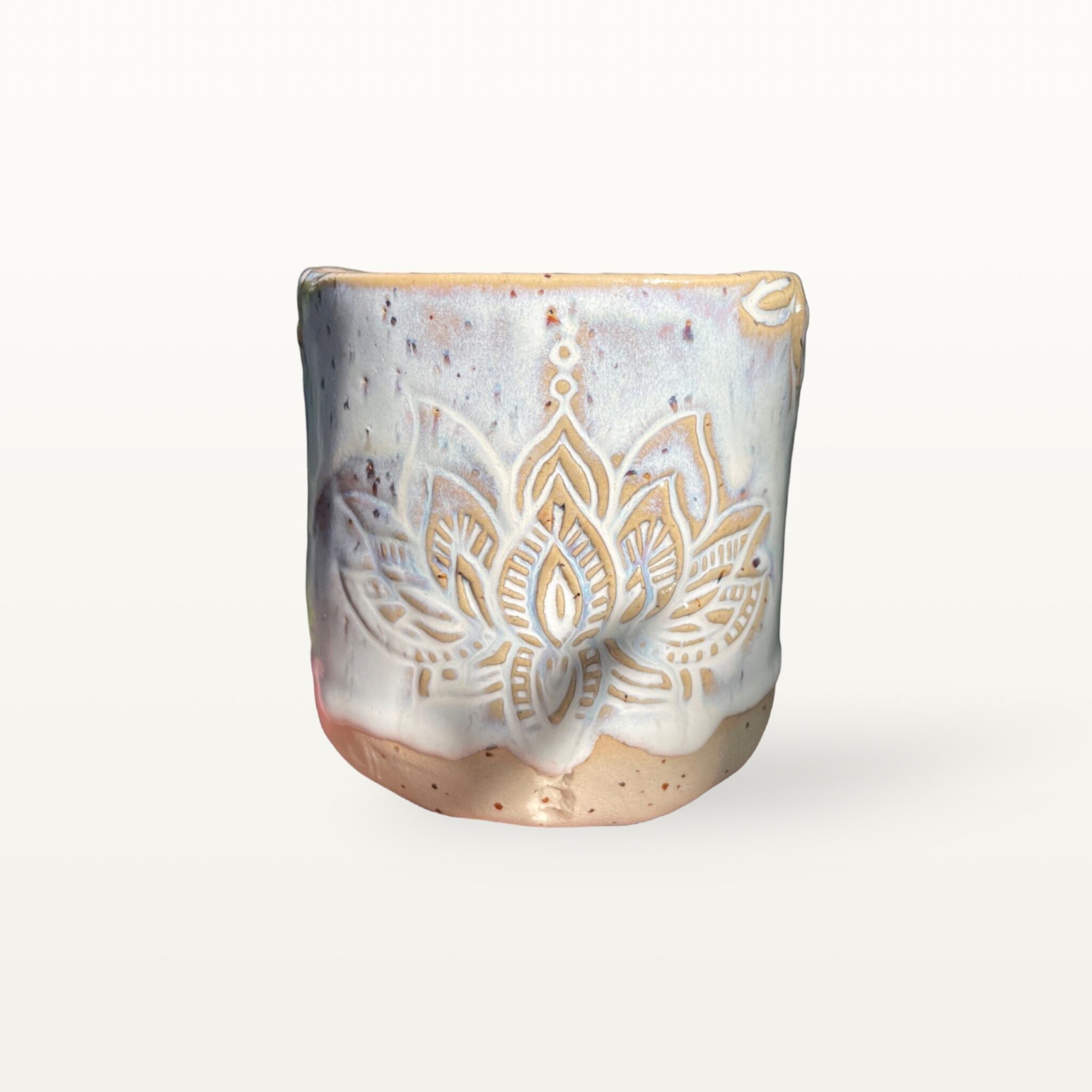 getöpferter Becher Lotus - Weiß 1 getöpferter Becher Lotus - Weiß