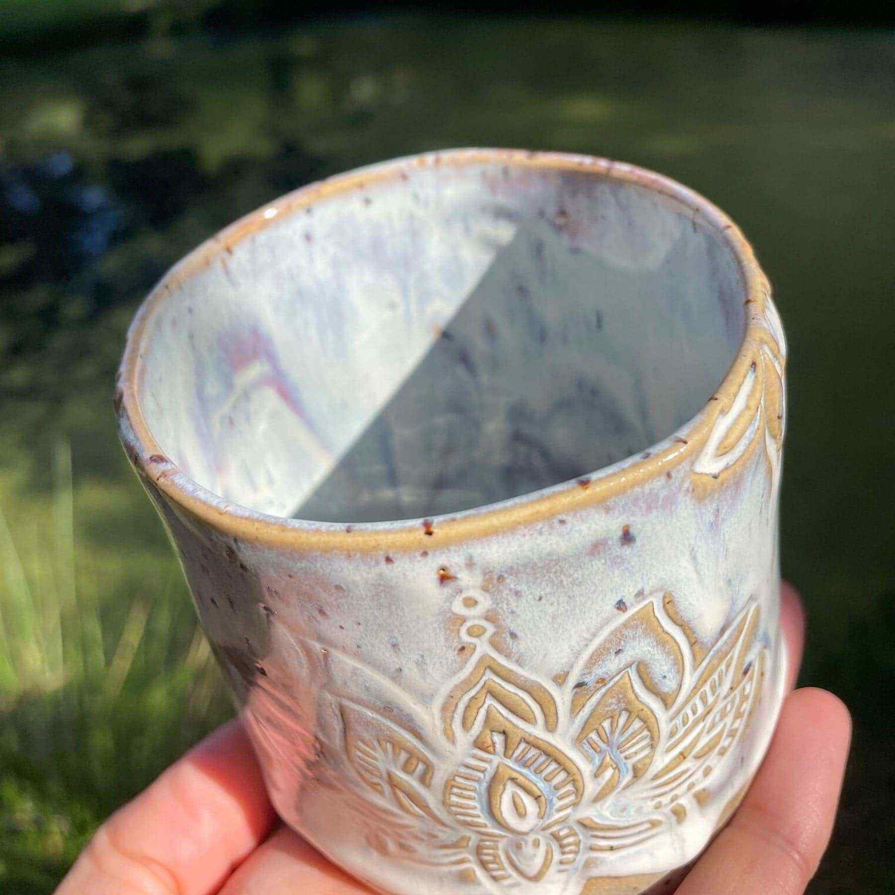 getöpferter Becher Lotus - Weiß 4 getöpferter Becher Lotus - Weiß – Bild 4