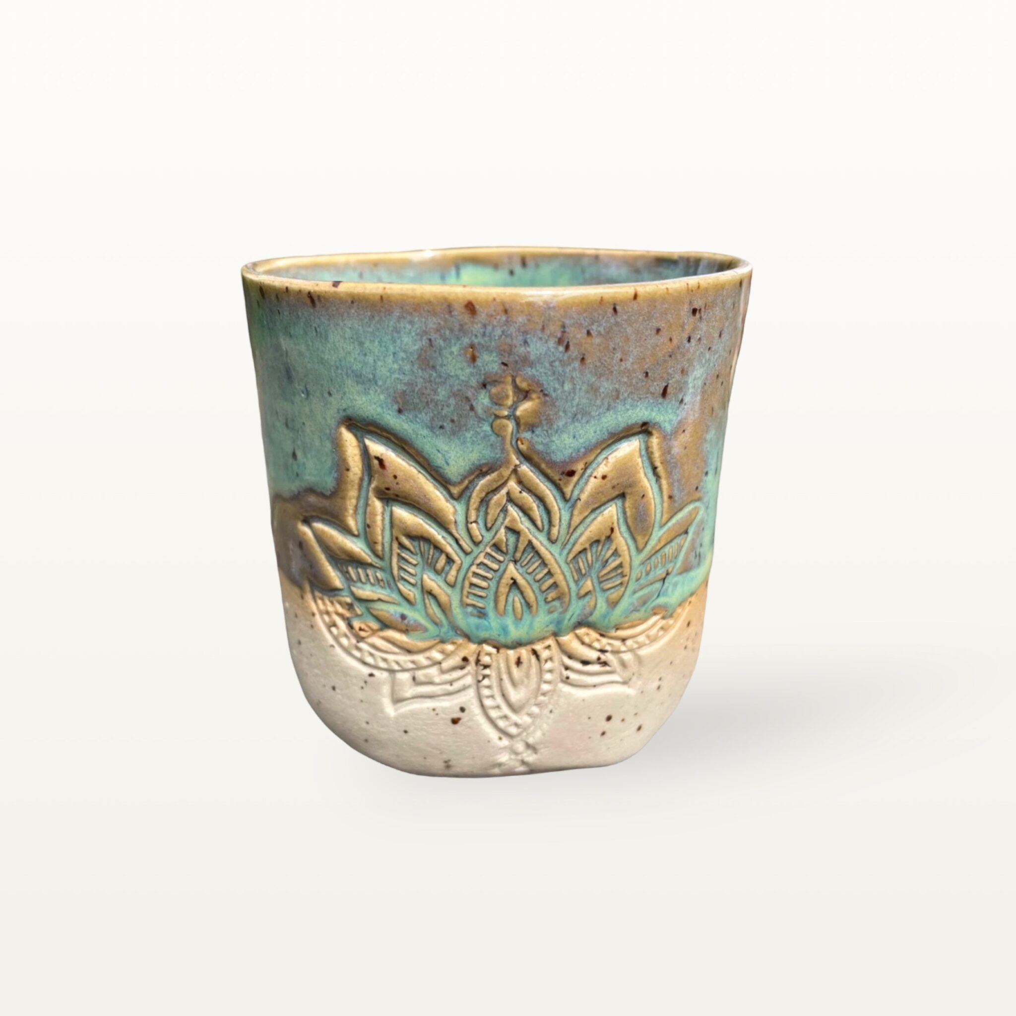 getöpferter Becher Lotus - Türkis 1 getöpferter Becher Lotus - Türkis
