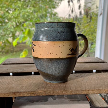 Startseite 23 Alternative view of Große bauchige Tasse mit Kranichmotiv