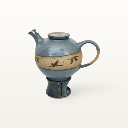 Bauchige Teekanne mit Kranichmotiv und Stövchen