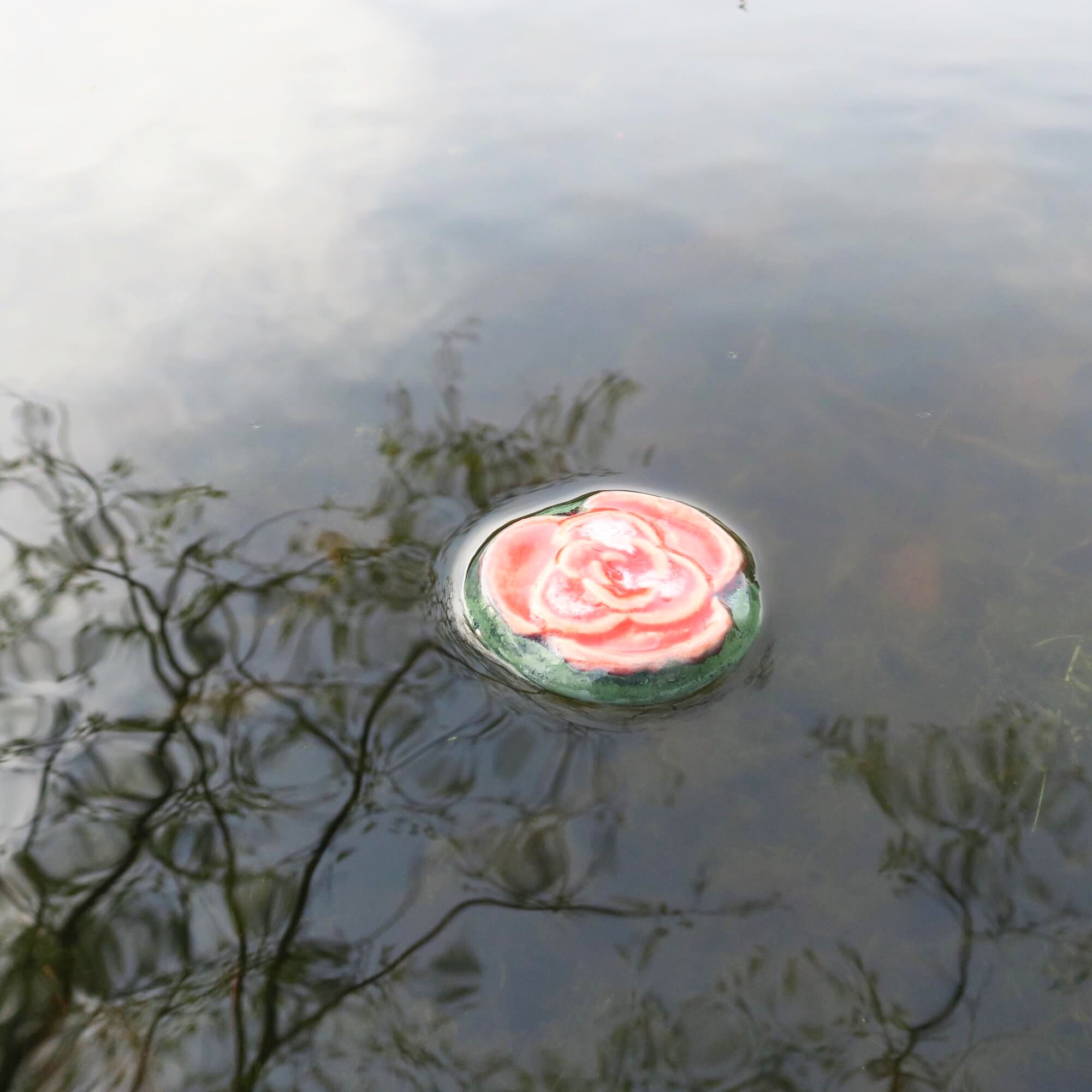 Schwimm-Blumen für den Gartenteich - Grün-Rot 3 Schwimm-Blumen für den Gartenteich - Grün-Rot – Bild 3