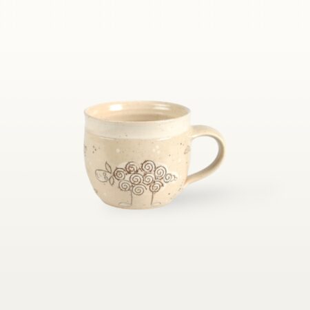Bauchige Tasse "Wolkenschaf" - Weiß