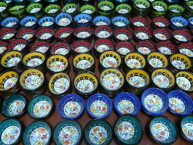 Schlickermalerei Bunte Schuesseln Keramik Ton Bemalung